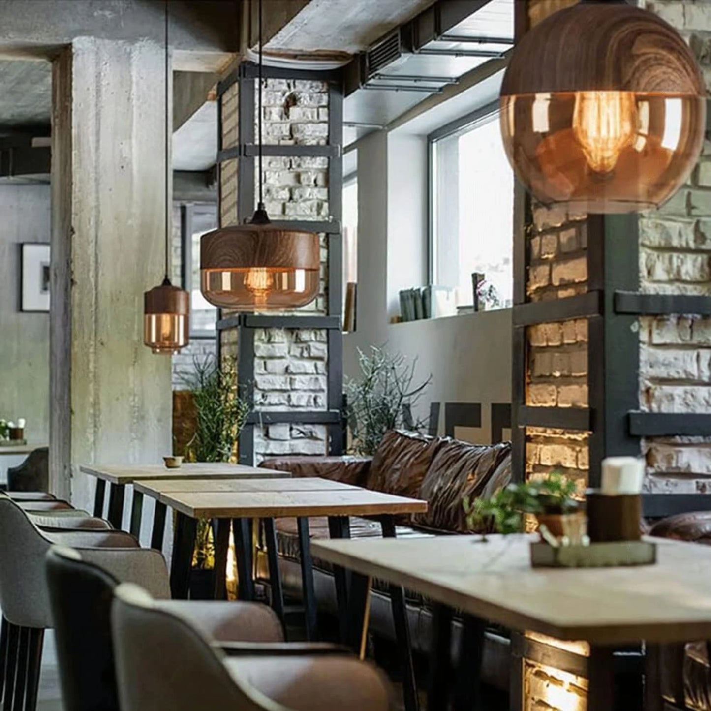 Suspension en verre et bois naturel avec design nordique moderne