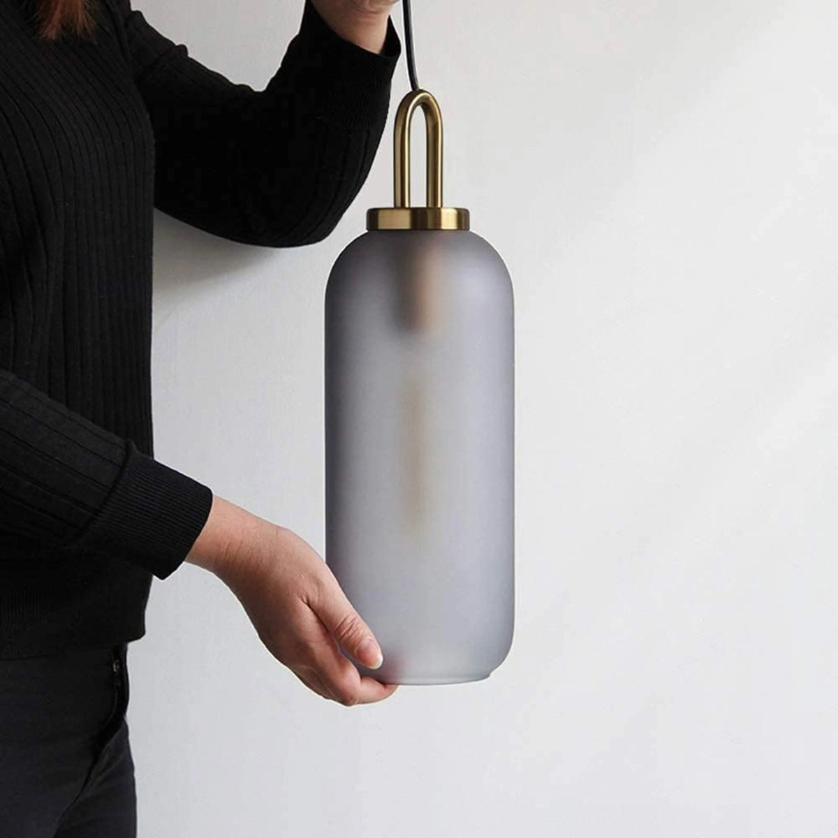 Suspension moderne en verre et métal avec design nordique raffiné