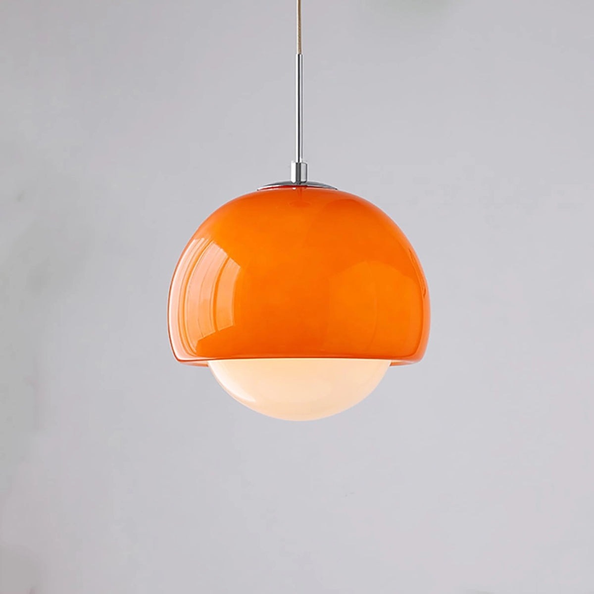 Suspension boule ronde en verre orange avec finition métal moderne