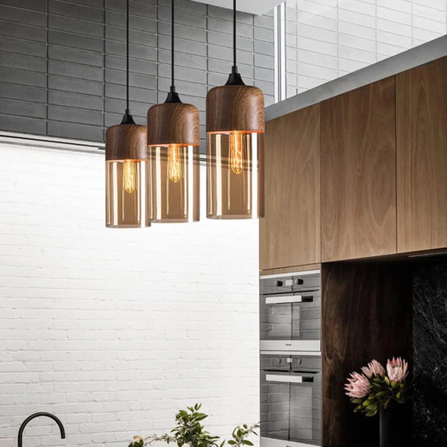 Suspension en verre et bois naturel avec design nordique moderne