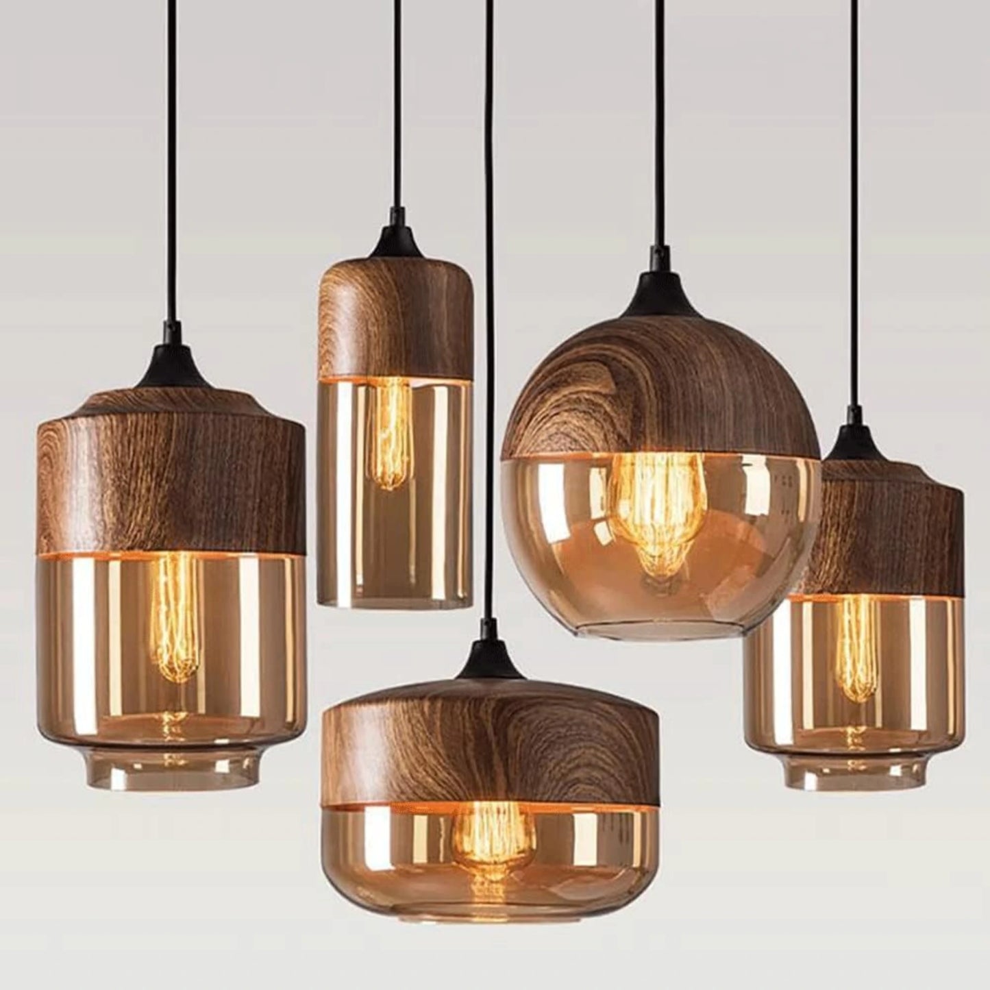 Suspension en verre et bois naturel avec design nordique moderne