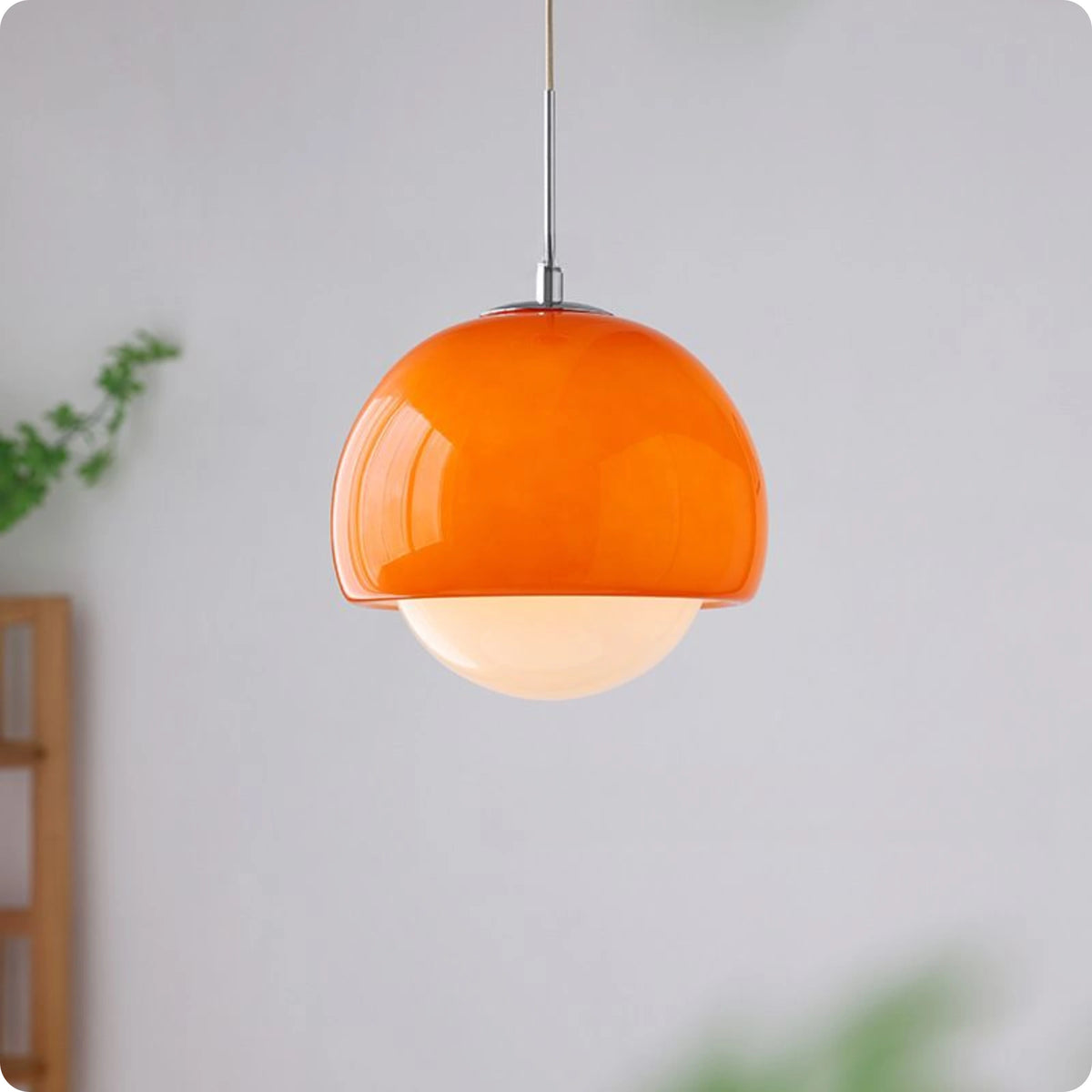 Suspension boule ronde en verre orange avec finition métal moderne