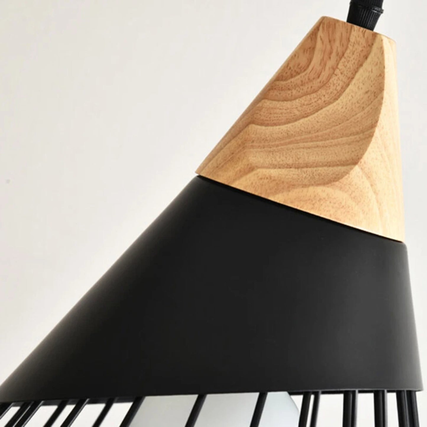 Suspension métal noir et bois avec design nordique moderne - Suspension & Lustre