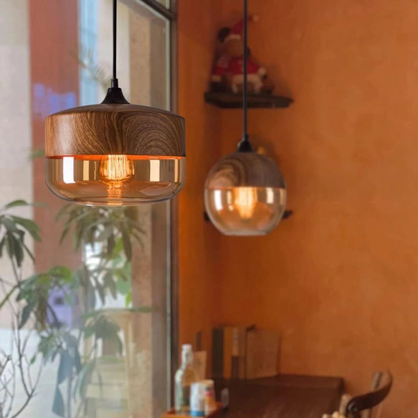 Suspension en verre et bois naturel avec design nordique moderne