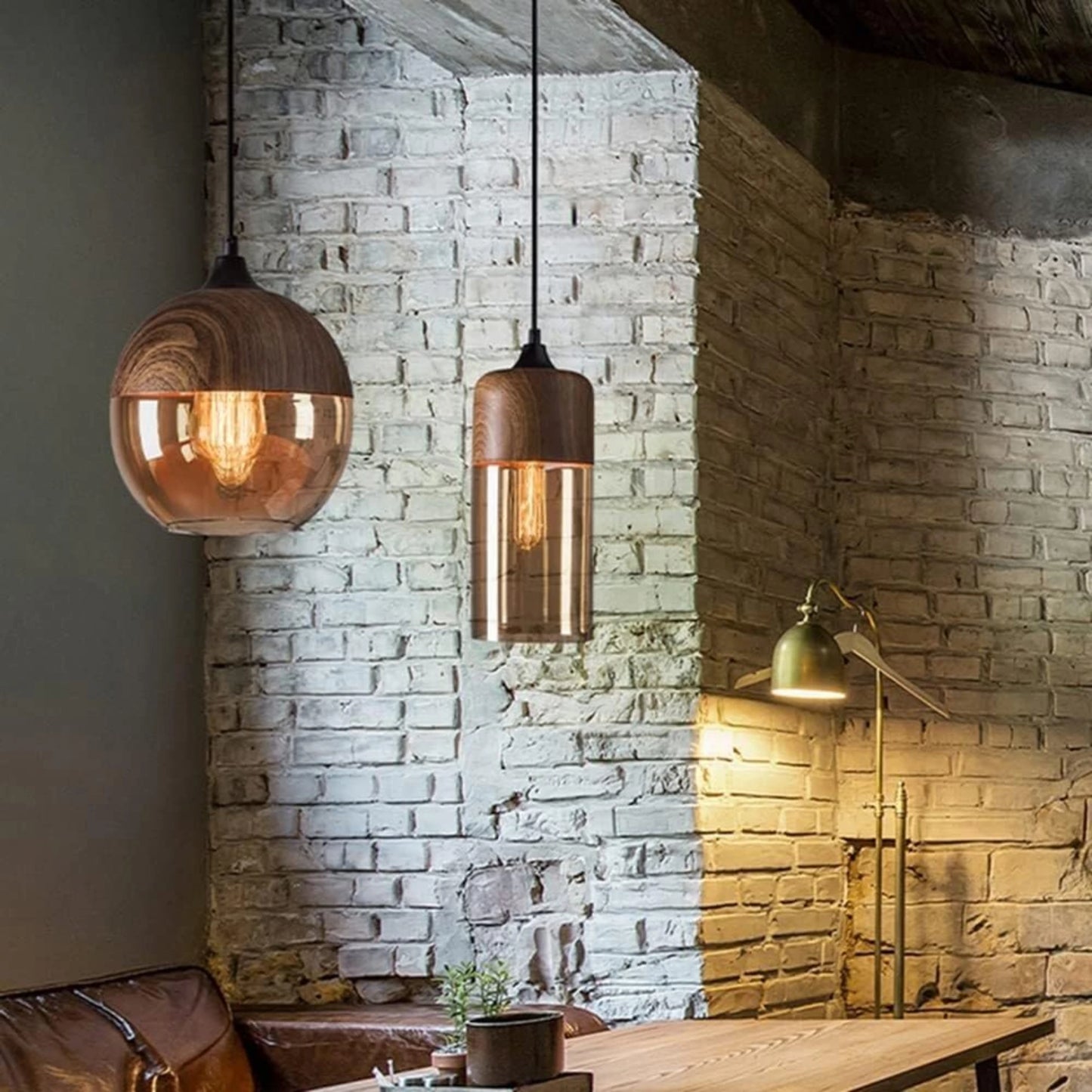 Suspension en verre et bois naturel avec design nordique moderne