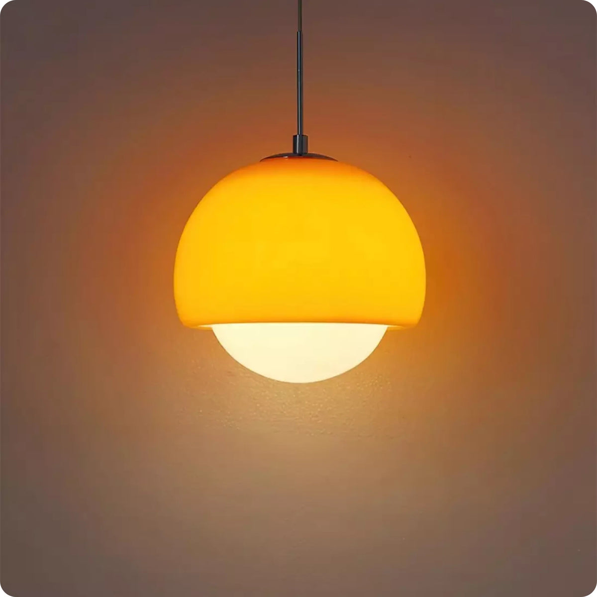 Suspension boule ronde en verre orange avec finition métal moderne