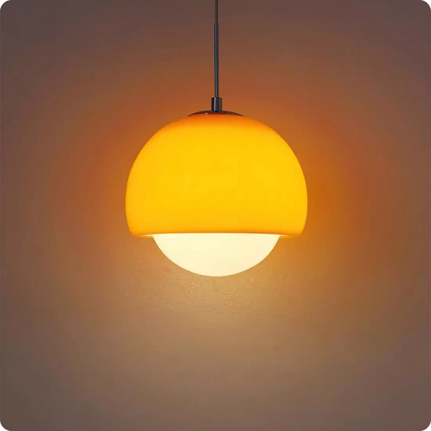 Suspension boule ronde en verre orange avec finition métal moderne
